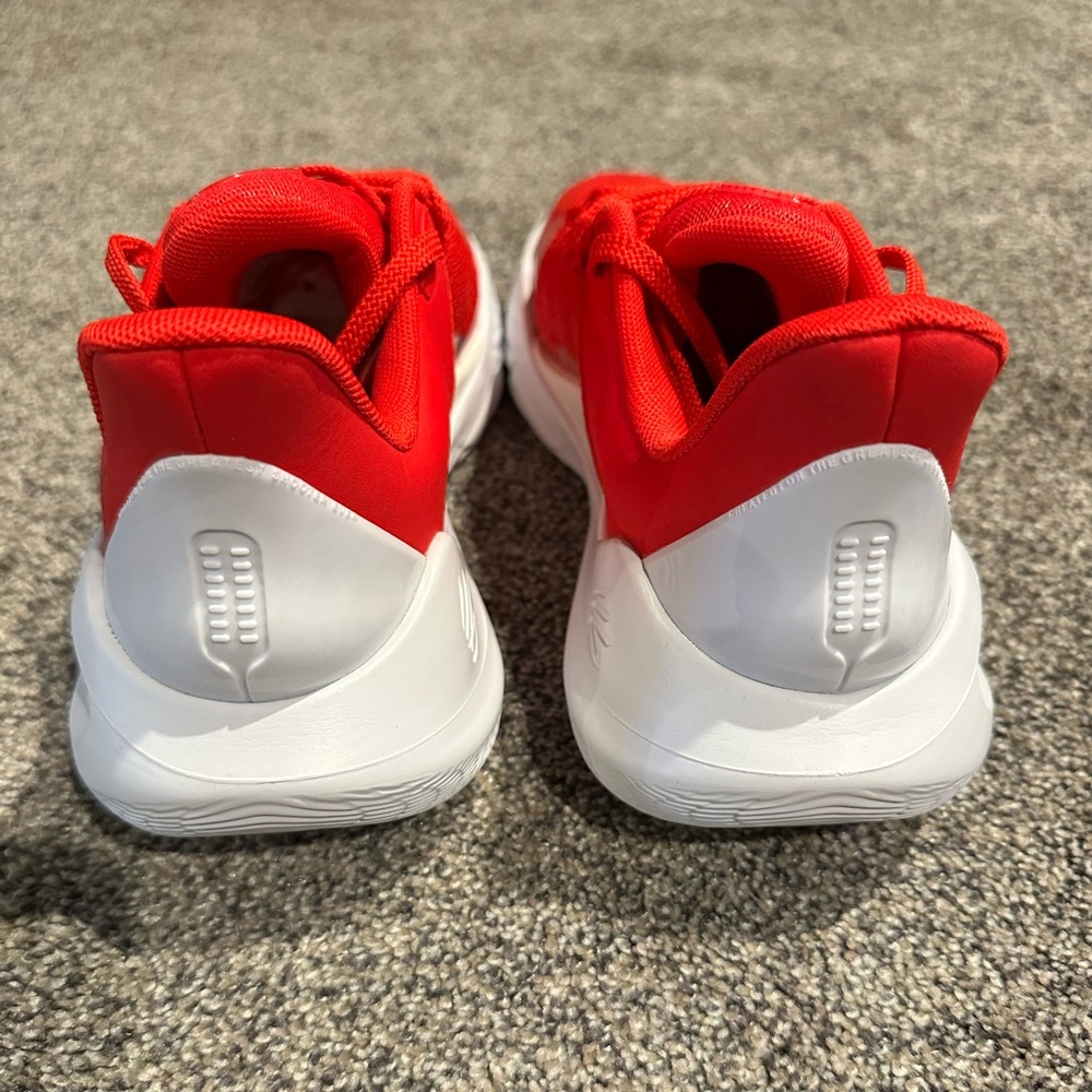 Unisex Curry 11 Team Basketball Shoes - M10/W11.5 - New In Box - Picture 4 of 6